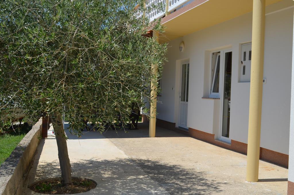 באסקה Apartments Ivana מראה חיצוני תמונה